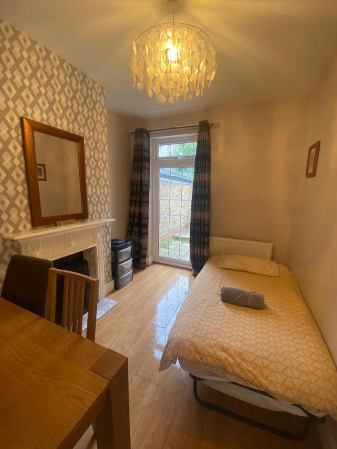 3 Bedroom House Ealing Casa de Férias Londres